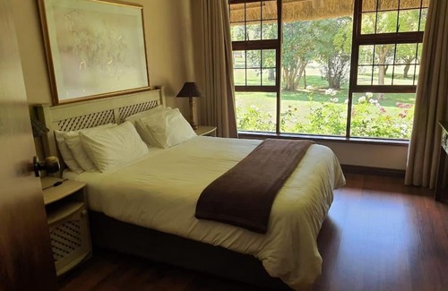 Vanderbijlpark House | Elegant Gentleman's Estate by the Vaal River - 9.6/10 Rated