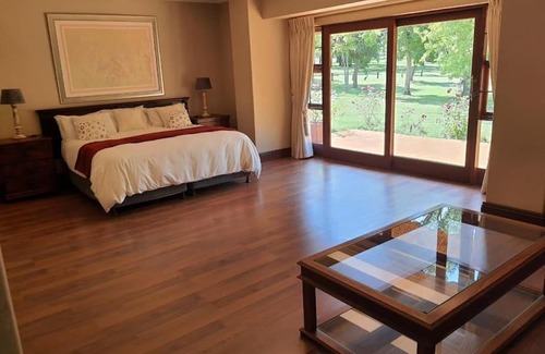 Vanderbijlpark House | Elegant Gentleman's Estate by the Vaal River - 9.6/10 Rated