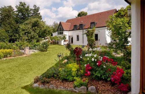 Graefenberg House | Serene GenussHof Pingold with Oceanfront Views & Breakfast