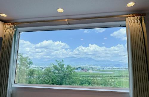 Nakafurano Apartment | Top-Rated GENYA Furano: Family-Friendly with Hot Tub