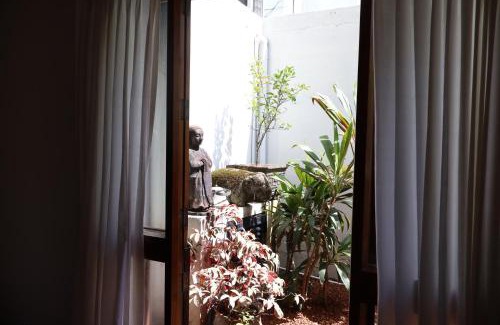 Bambalapitiya House | Explore Geoffrey Bawa's Home Number 11: Guest Rated 10/10