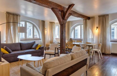 Quartier Vieux Marche-Cathedrale Apartment | Geoffroy sublime duplex à proximité de la place du vieux marché