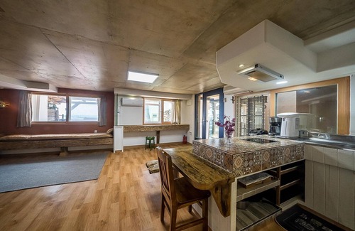 Geoje House | Family-Friendly Geoje Badatga with Kitchen Amenities