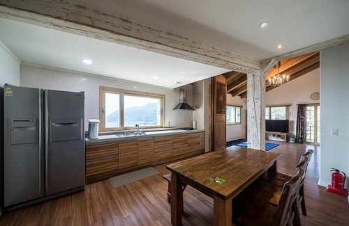 Geoje House | Family-Friendly Geoje Badatga with Kitchen Amenities