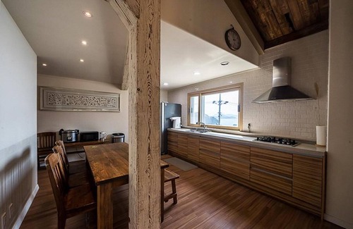 Geoje House | Family-Friendly Geoje Badatga with Kitchen Amenities