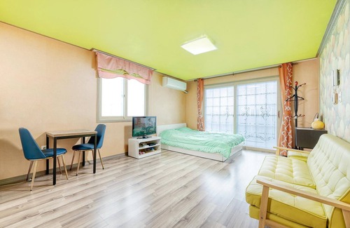 Irun-myeon House | Family-Friendly Geoje Evergreen & Pinetree Pension Awaits