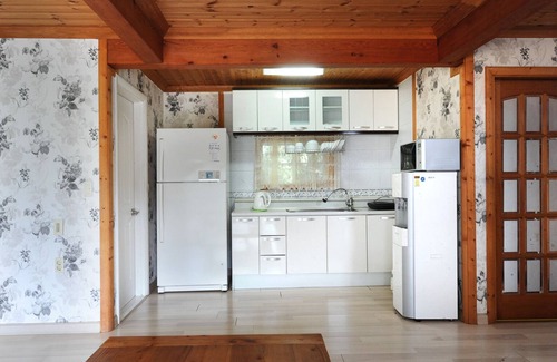 Geoje Apartment | Relaxing Geoje Floria Pension with Breakfast & Family Amenities