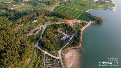 Geoje House | Family-Friendly Getaway at Geoje Osong Gwangwang Nongwon