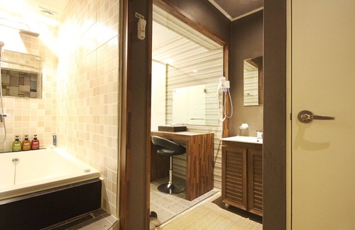 Somun Hotel | Eco-Friendly Stay at Geojedo Gohyeon Line 69 with Breakfast