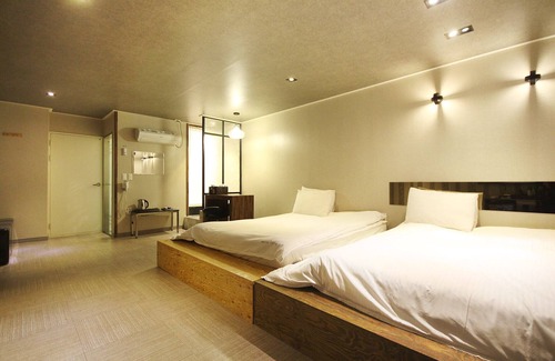 Somun Hotel | Eco-Friendly Stay at Geojedo Gohyeon Line 69 with Breakfast