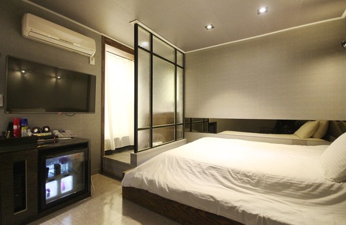 Somun Hotel | Eco-Friendly Stay at Geojedo Gohyeon Line 69 with Breakfast