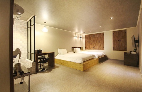 Somun Hotel | Eco-Friendly Stay at Geojedo Gohyeon Line 69 with Breakfast