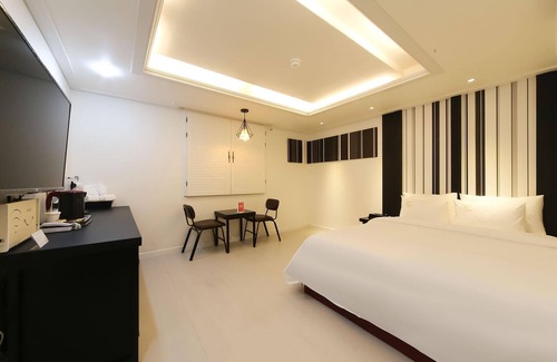 Somun Hotel | Eco-Friendly Getaway at Geojedo Gohyeon Pool Hotel