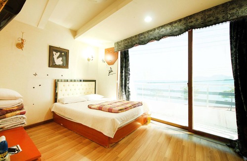 Geoje Hotel | Eco-Friendly Getaway at Geojedo Hakdong Queen Cruise Hotel