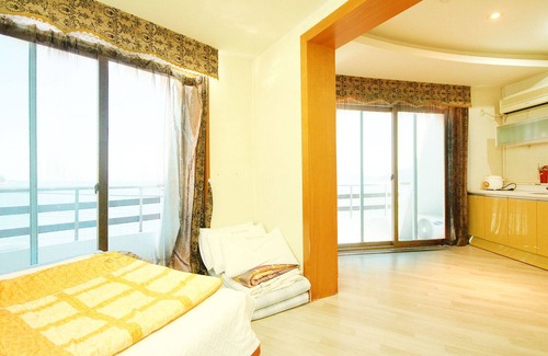 Geoje Hotel | Eco-Friendly Getaway at Geojedo Hakdong Queen Cruise Hotel