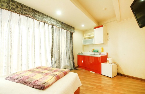 Geoje Hotel | Eco-Friendly Getaway at Geojedo Hakdong Queen Cruise Hotel