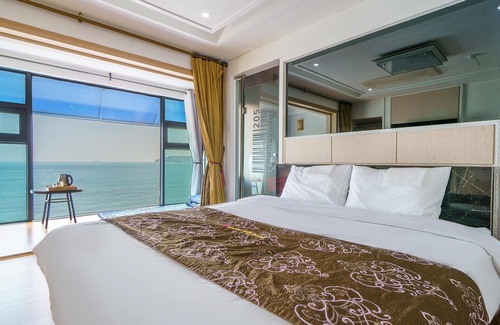 Geoje Hotel | Eco-Friendly Retreat at Geojedo Jangmok Y with Pool