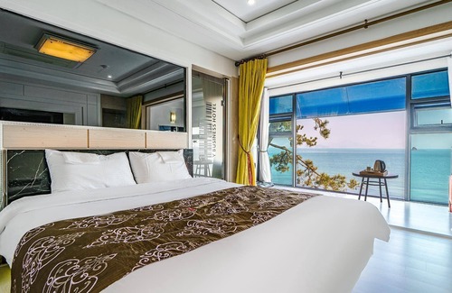 Geoje Hotel | Eco-Friendly Retreat at Geojedo Jangmok Y with Pool