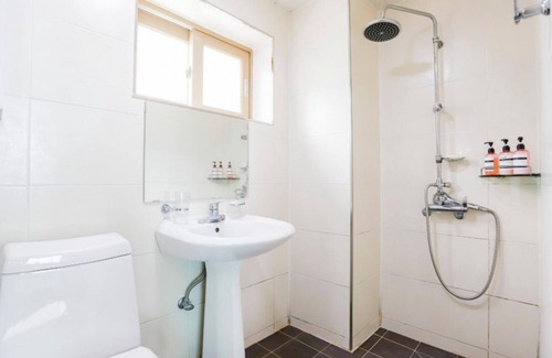 Geoje House | Eco-Friendly Getaway at Geojedo Nomad Pension with Pool