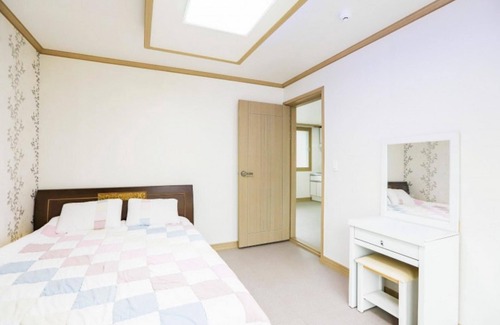 Geoje House | Eco-Friendly Getaway at Geojedo Nomad Pension with Pool