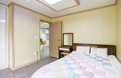 Geoje House | Eco-Friendly Getaway at Geojedo Nomad Pension with Pool