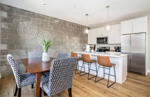 Holland Condo | Stylish George 203 Condo with Terrace & Family Amenities