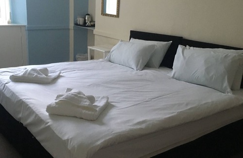 Melrose Hotel | George and Abbotsford Hotel: Family-Friendly with Dining
