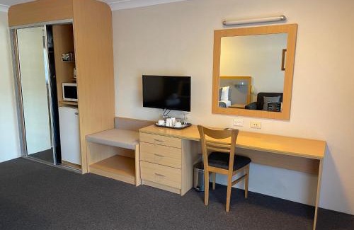 Nowra Hotel | Discover George Bass Motor Inn: Family-Friendly & Accessible