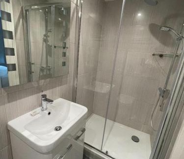 South Camberwell Hotel | Discover George Canning Denmark Hill, London - Rated 8.3/10