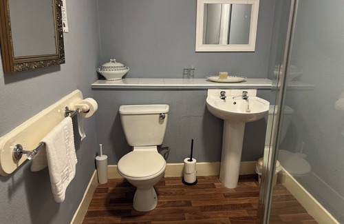 Montrose Hotel | Discover Comfort at George Hotel with Family-Friendly Amenities