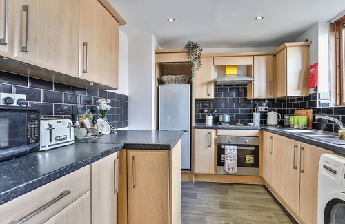 Sheffield House | George House: 3-Bedroom Retreat near University & Hospital