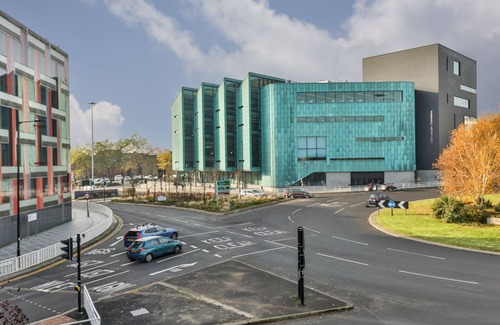 Sheffield House | George House: 3-Bedroom Retreat near University & Hospital