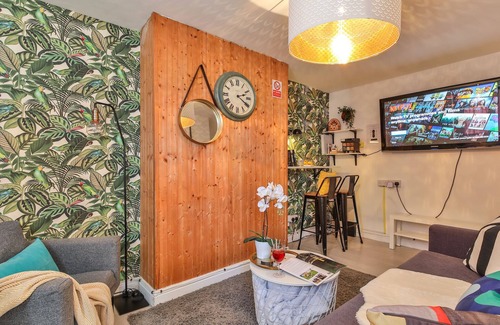 Sheffield House | George House: 3-Bedroom Retreat near University & Hospital