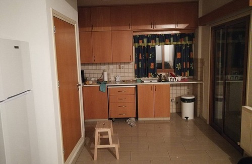 Lykabittos Apartment | Relaxing George's Apartment with Spa and Hot Tub Amenities