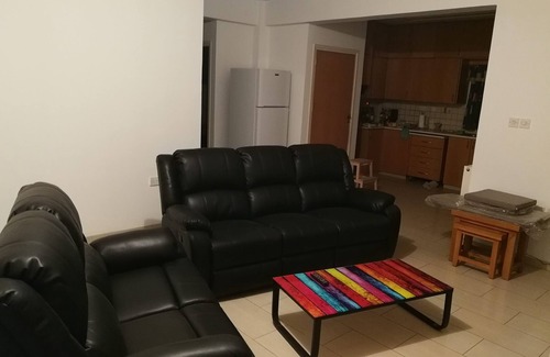 Lykabittos Apartment | Relaxing George's Apartment with Spa and Hot Tub Amenities