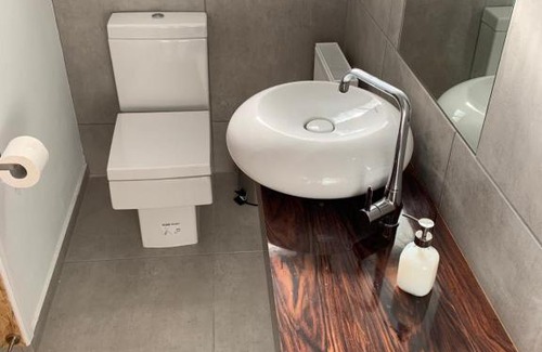 Dasoupolis Apartment | Unique Studio Getaway in Strovolos - Guest Rated 9/10