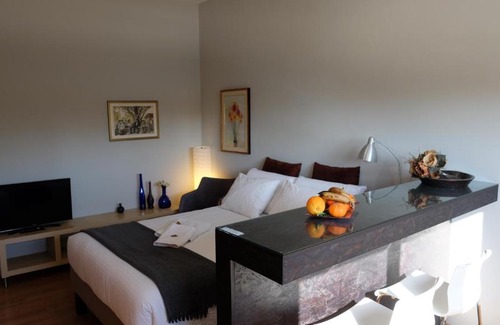 Dasoupolis Apartment | Unique Studio Getaway in Strovolos - Guest Rated 9/10