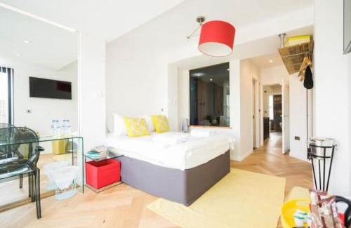 Newquay House | George24: 4-Star Hotel Steps from the Beach with Hot Tub