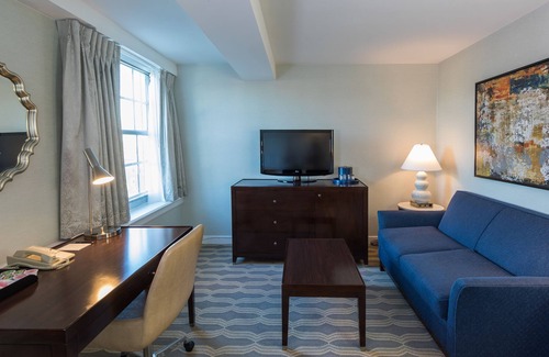 Georgetown Apartment | Discover Comfort at Georgetown Inn with Spa and Dining