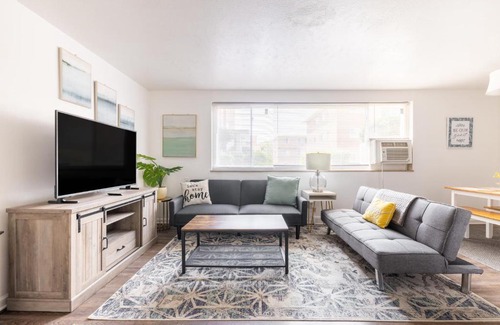Fairview Park Apartment | Georgetown Villas: Pet-Friendly Stay Near Cleveland Airport