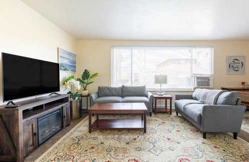 Fairview Park Apartment | Georgetown Villas 2-1b: Perfect for Families and Pets
