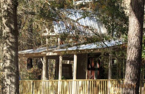 Claxton House | Georgia's Coziest Riverside Retreat: Cabin Adventure in Claxton