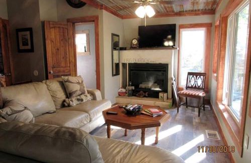Claxton House | Georgia's Coziest Riverside Retreat: Cabin Adventure in Claxton