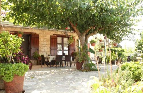 Lasa Bed & Breakfast | Discover Georgia's House: Pet-Friendly Retreat with Pool