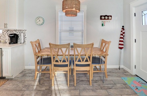 Mexico Beach Cottage | Beachside Bliss: Pet-Friendly Cottage Steps from the Ocean
