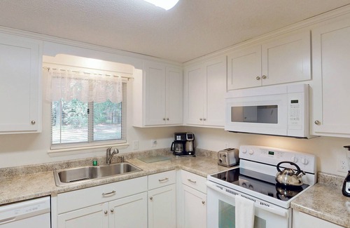 Jekyll Island House | Pet-Friendly Georgia Tabby Duplex with Pool & Breakfast