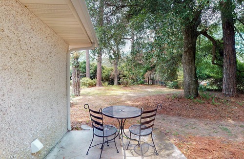 Jekyll Island House | Pet-Friendly Georgia Tabby Duplex with Pool & Breakfast
