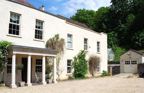 Upton Cheyney House | Elegant Georgian House with Indoor Pool & Spa Amenities