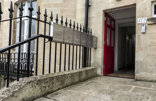 Reading Apartment | Elegant Georgian Hotel in Central Reading with Free Breakfast
