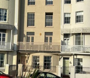 Worthing House | Georgian Townhouse on the beach